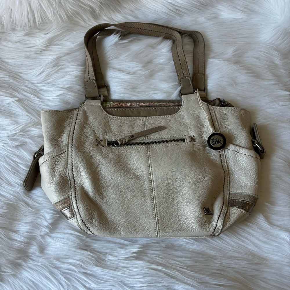 💙💙THE SAK CREAM AND SILVER SHOULDER BAG